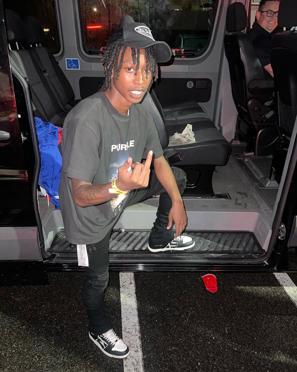 J5IZZL's tweet photo. TURN MY VOICE UP A LI BIT 🗣 https://t.co/NGHj0tt1Lw