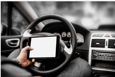 FlanInsurance's tweet photo. Distracted Driving - is a factor in about 4 million crashes in North America each year. 
Check out https://t.co/xtlcpGtzKI or https://t.co/OfylH00nVA
https://t.co/gepGIgmeFs https://t.co/eHJ3c2bFj0