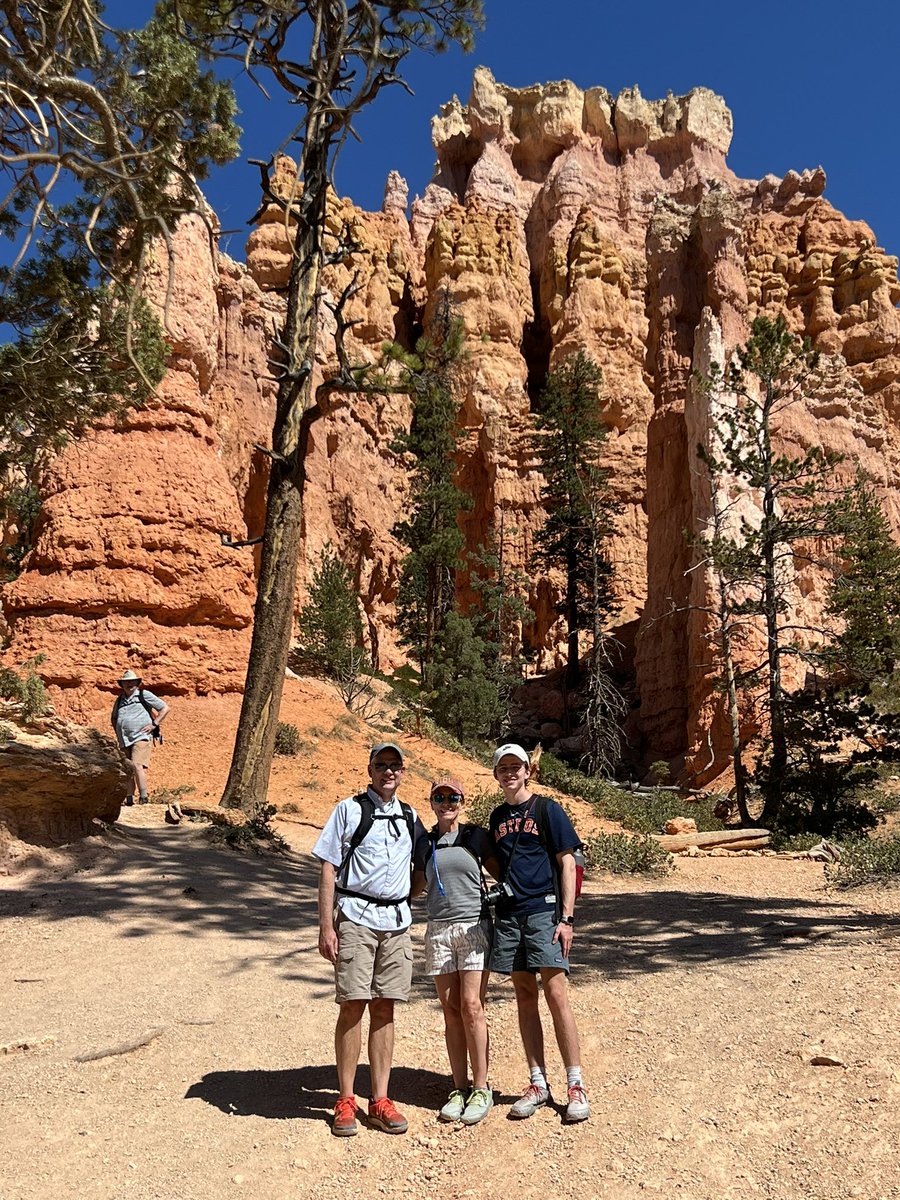 MrsRossclass1's tweet image. Bears in @BryceCanyonNPS  #SicEm