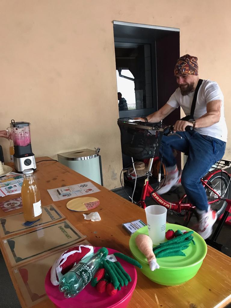 Forum de l'école sainte Aurélie,  le tissu associatif du quartier gare réuni pour un beau moment de partages. Nous ne pouvions pas ne pas y être !  🙏<a href="/EmiGaelma/">Emilie Gasser El Maarouf</a> <a href="/paoldelou/">PAOLADESOUSA</a> <a href="/Bea_Cal/">Béa Caldéron</a> entre autres !
