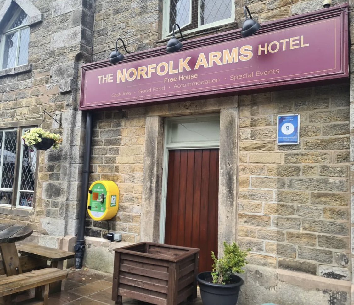 tpltravelled's tweet photo. Round of applause for #LeesFootsteps and   @TheNorfolkArms for sorting a community defibrilator now installed on the external wall - great rural community asset in an accident hot-spot 👍 @ridesheffield @theoutdoorcity @FoPVSheffield @shefframblers et al … https://t.co/g64q0Tf88G