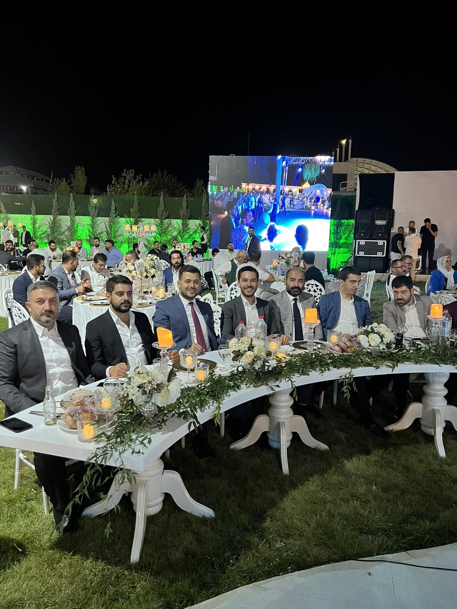 Dava Arkadaşım Dostum Bir önceki Dönem Diyarbakır İl Gençlik Kolları Başkanımız Av. <a href="/MNSeydaAkyildiz/">M.N. Seyda Akyıldız</a> ve Dilber hanımefendinin Düğün merasimine katıldık. Hayırlı ve mübarek olsun. Bir Ömür Boyu Mutluluklar Dilerim.