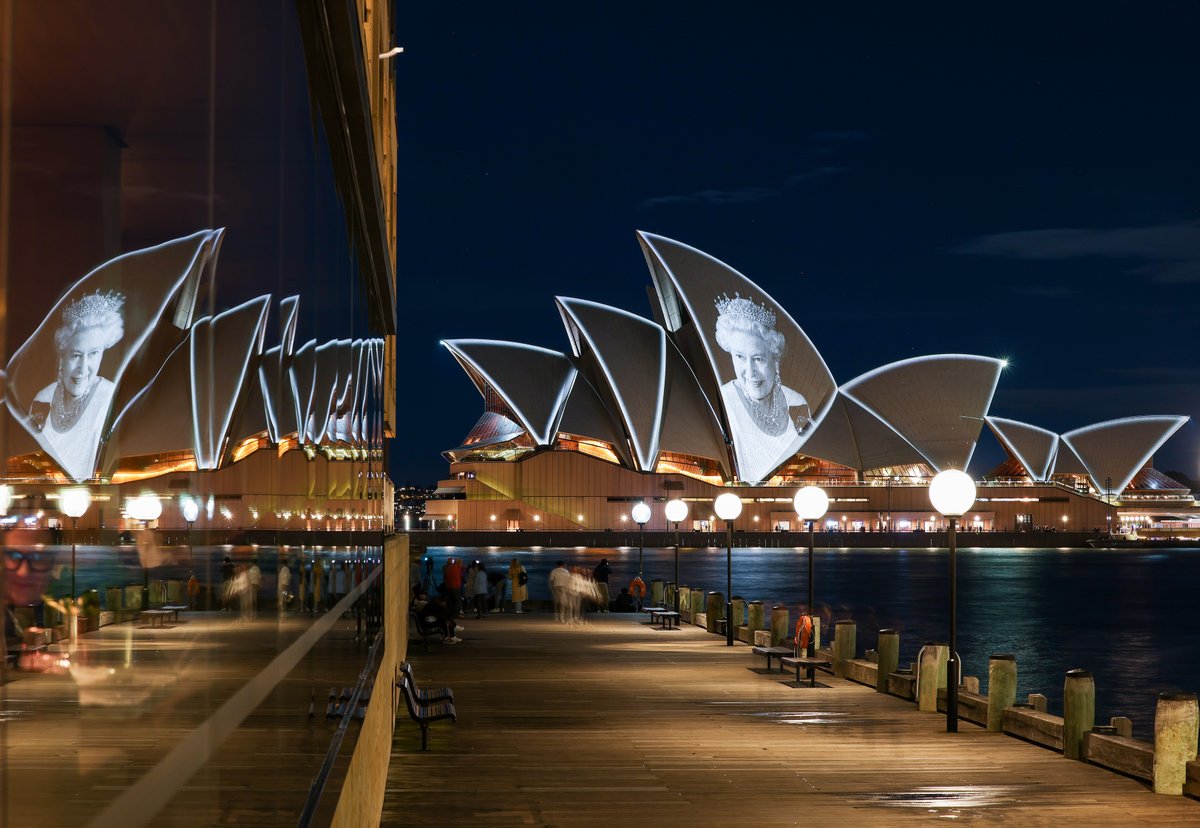 Last night the Sails were illuminated in honour of Her Majesty Queen Elizabeth II. We celebrate her contribution to Australian life & culture. The sails will be lit again tonight from 6:30pm-midnight. 📸 NSW Gov