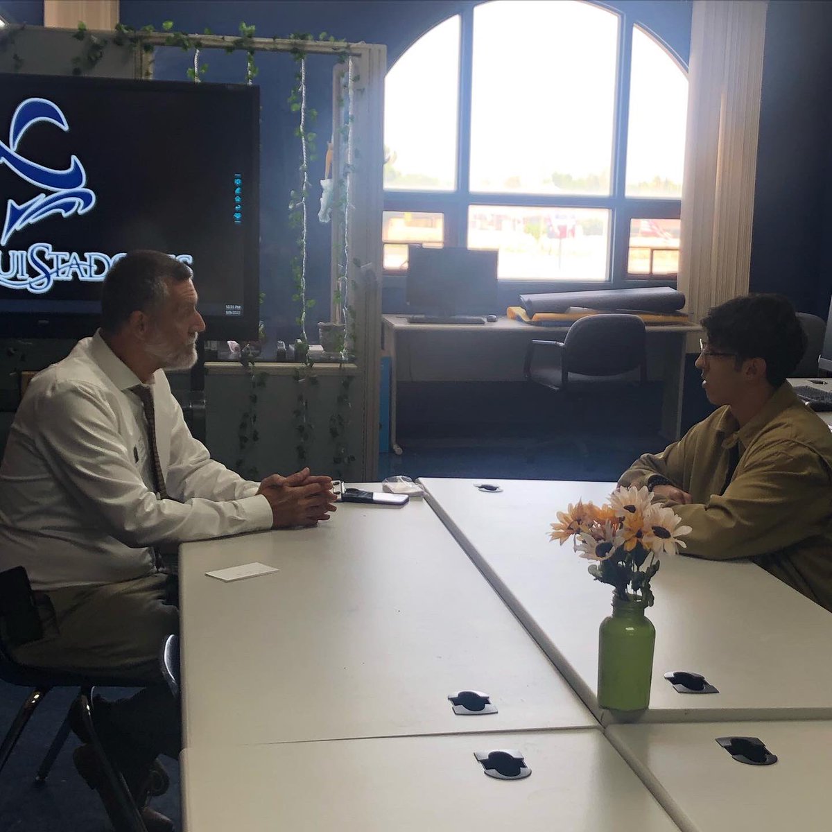 dvhs_practicums's tweet photo. The pressure is on… mock interviews with peer critiques. Thank you Mr. Van Zwienen from @grindtalkwsb for providing @dvhsyisd students with valuable information to ace job interviews! #OFOD #ItsWhatWeDo #BuildingLifeSkills #FutureWorkForceNow https://t.co/cX9JU6x8lQ