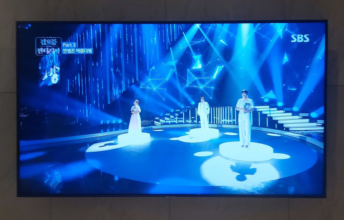 SBS한가위 판타지아
12일 오후 5시 20분 재방송
김호중 is 뭔들 
#김호중한가위판타지아_본방사수
#김호중한가위판타지아_9일밤8시10분방송
#SBS추석특집쇼_온국민채널고정
#김호중 #kimhojoong 
#Tvarotti #약속 #빛이나는사람 
#주마등 #파노라마 
#별님 #아리스
<a href="/Hojoongng/">별</a>
@official_kimhojoong