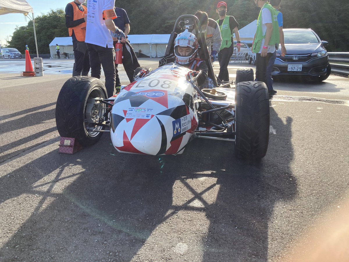 １走目，トヨタ東京自動車大学校です

7,8月エコパ試走会の両方でテストランできていますので，安定感があります