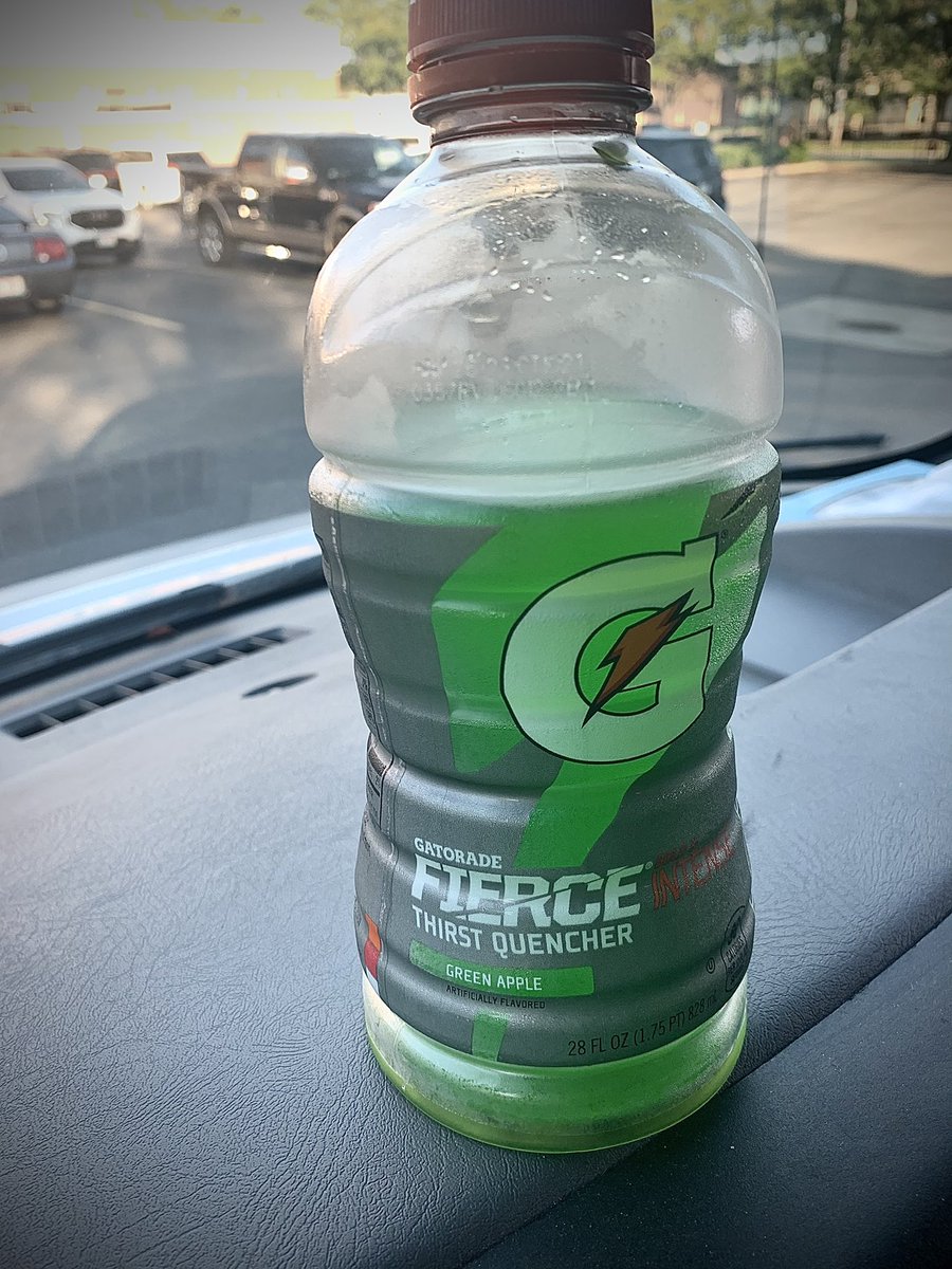 creative_ball's tweet photo. This green apple 🍏 Gatorade is so delicious 😋 I’m so in love 🥰🥰 https://t.co/Fu1EQ0PtUm