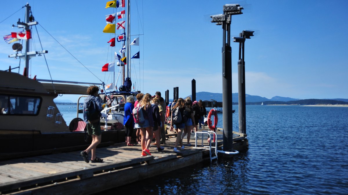 glenlyonnorfolk's tweet photo. On their second day of school, the entire Grade 11 class took part in an Outdoor Orientation Day at Sidney Spit, a Gulf Islands National Park located just off Sidney.
Read more: https://t.co/HyE3BvU9jS
#mygns #grade11 #sidneyspit https://t.co/WPJmktj87Y