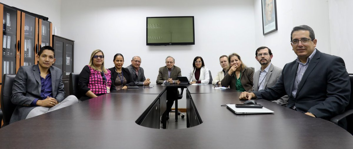 Caces_Ec's tweet photo. Esta tarde la presidenta y consejeros del #CACES recibieron en visita protocolaria a las autoridades de la Universidad Estatal Península de Santa Elena. 
Durante la reunión se dió a conocer detalles sobre la creación de programas de doctorados. https://t.co/3jZpaHrpXc