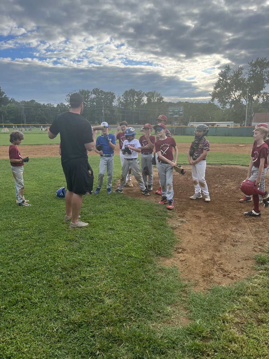 MetroSenators's tweet photo. 11u #metrosenators getting some knowledge from Coach Schubert https://t.co/19gNuhKzmY