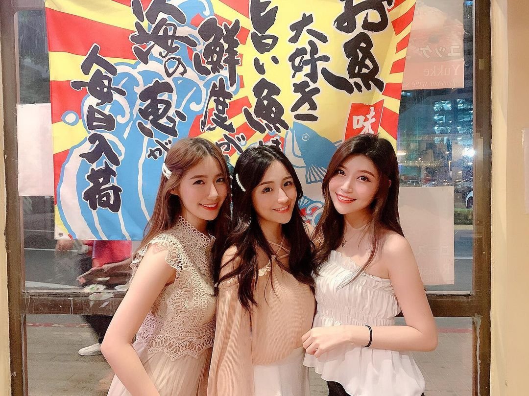 cryptogirl0728's tweet photo. My conception of the future is probably like this: my family is safe, my best friends are one or two, and the people I like will never abandon me. https://t.co/F04qRZ7sXe
