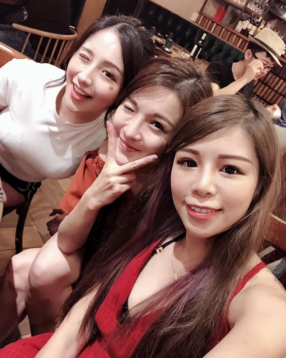 cryptogirl0728's tweet photo. My conception of the future is probably like this: my family is safe, my best friends are one or two, and the people I like will never abandon me. https://t.co/F04qRZ7sXe
