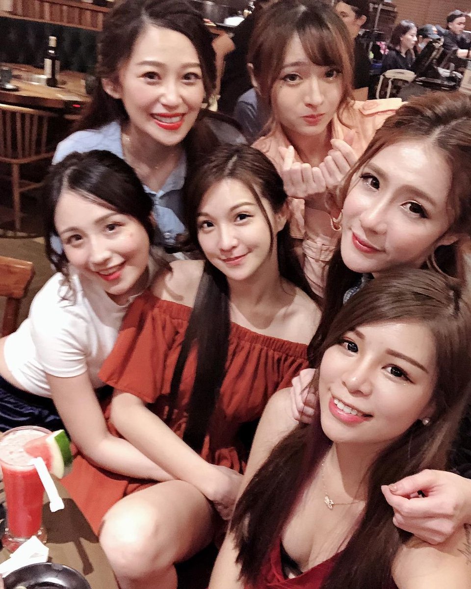 cryptogirl0728's tweet photo. My conception of the future is probably like this: my family is safe, my best friends are one or two, and the people I like will never abandon me. https://t.co/F04qRZ7sXe