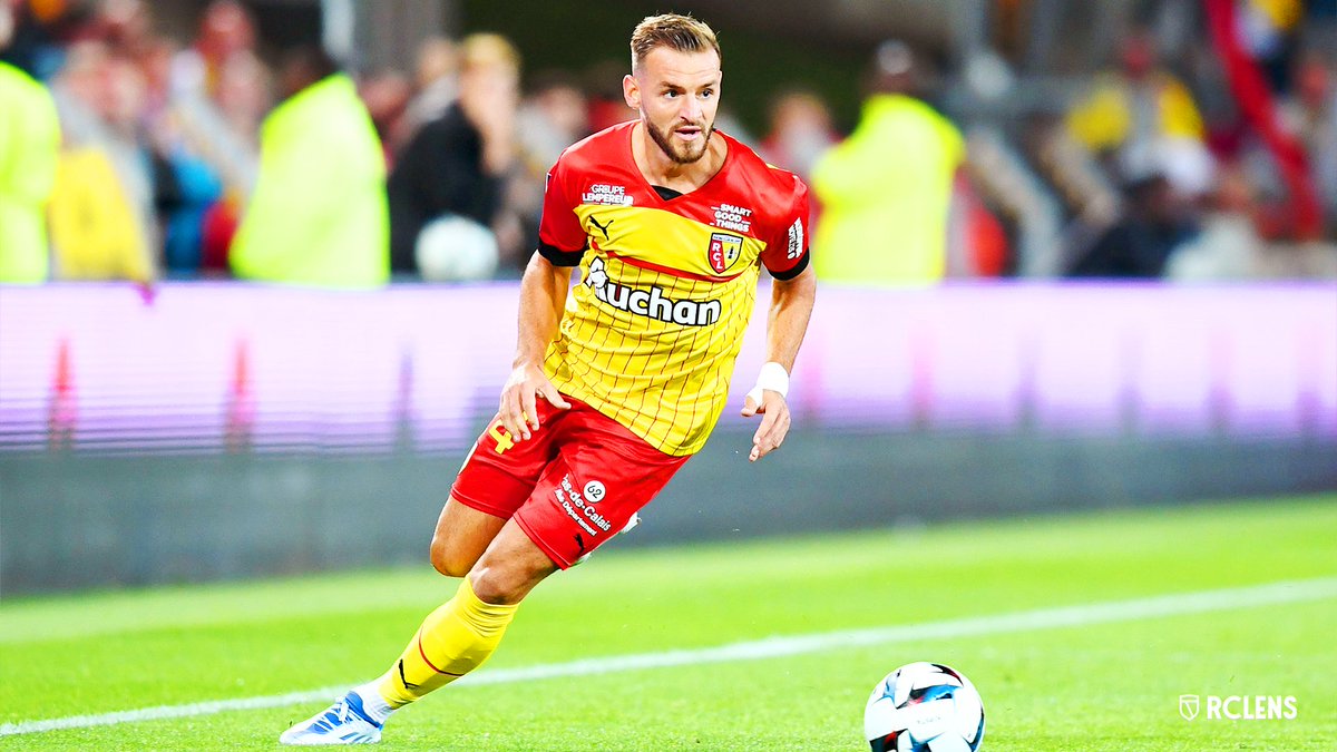 RCLens's tweet photo. 🏥 Touché à la clavicule lors de #RCLESTAC, Jonathan Gradit sera absent durant plusieurs semaines.

Cette victoire est pour toi Jo' ! 💪 https://t.co/6le5HvHwzl
