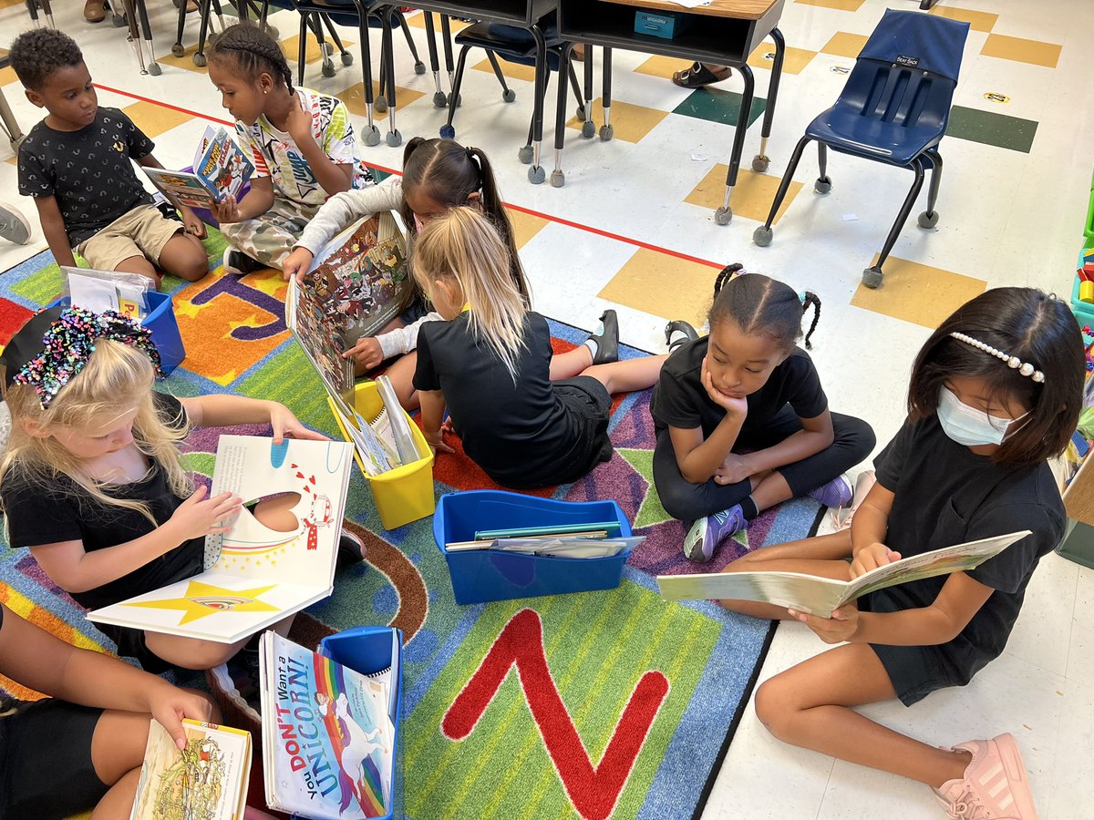 RKES_KG's tweet photo. First day with our book buddies, and man did we have the best afternoon ever reading with our new @RKES_3rd friends🧡 https://t.co/WDZnum467b