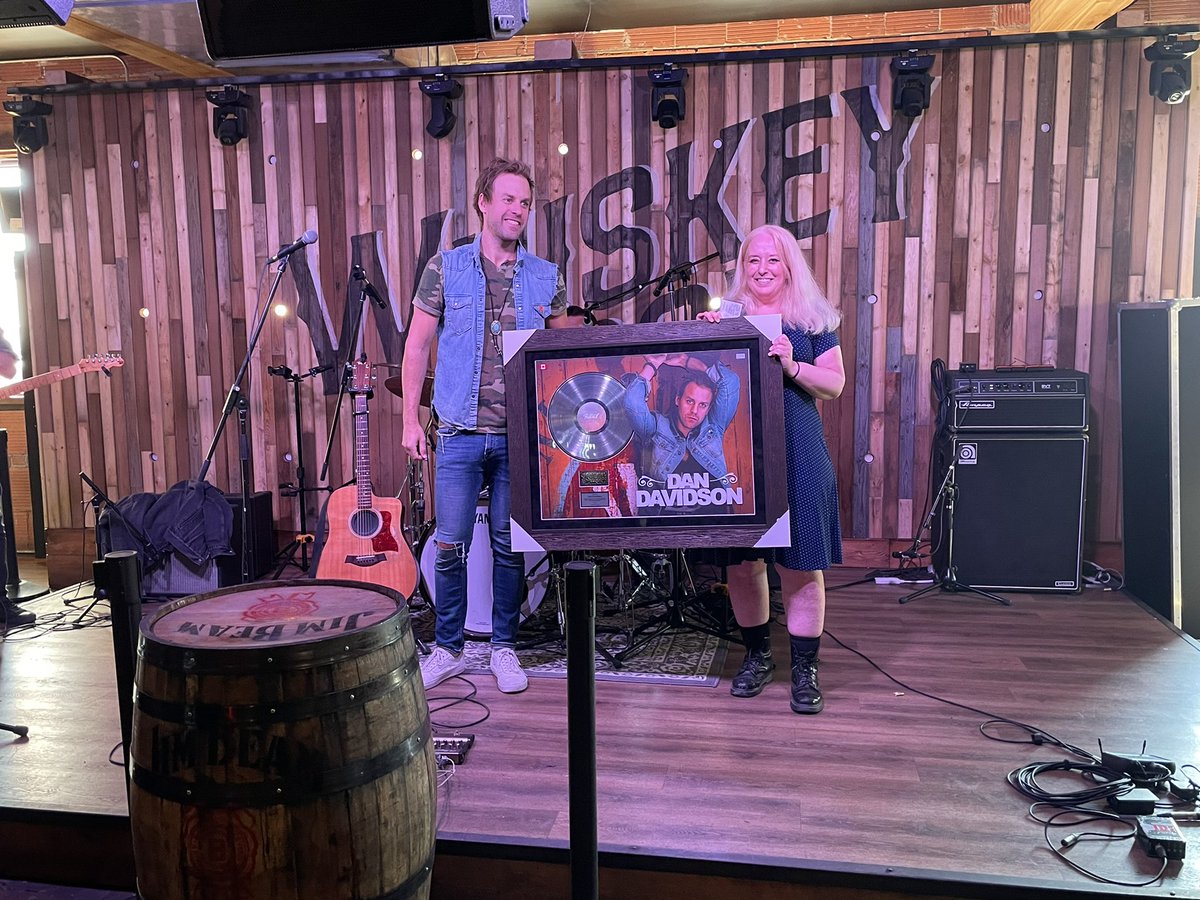 GoldPlatCA's tweet photo. Congratulations to @ItsDanDavidson - his song ‘Found’ has been certified Platinum! 💿🇨🇦

@RedBrickSongs’ Jana Cleland presented Dan his plaque, as well as the Songwriting and Music Publishing Award, launched by Music Canada &amp; @canmuspub, celebrating his songwriting on the song. https://t.co/MteZDFannv