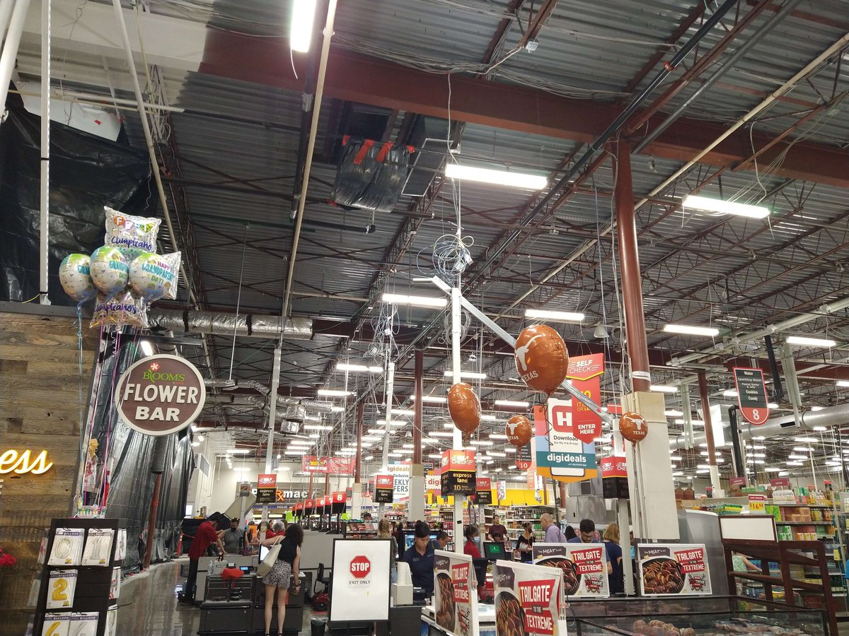 HebQuest's tweet photo. H-E-B undergoing remodel! It has quite the chaotic feeling to it. Will have to come back eventually to see it finished!

"The Market at Parmer Lane"
Austin, TX https://t.co/Vz0E8iEFnV