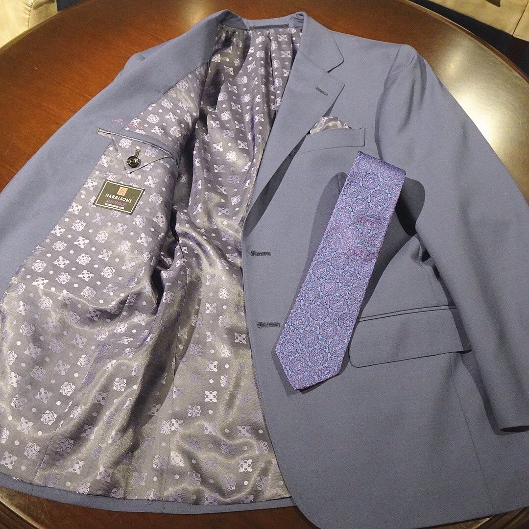 noma56's tweet image. 英国・ハリソンズ MYSTIQUEコレクション、ブルーグレー無地スーツです。

#bespokesuit #harrisonsofedinburgh #ハリソンズスーツ #ブルーグレースーツ #結婚式スーツ #成人式スーツ