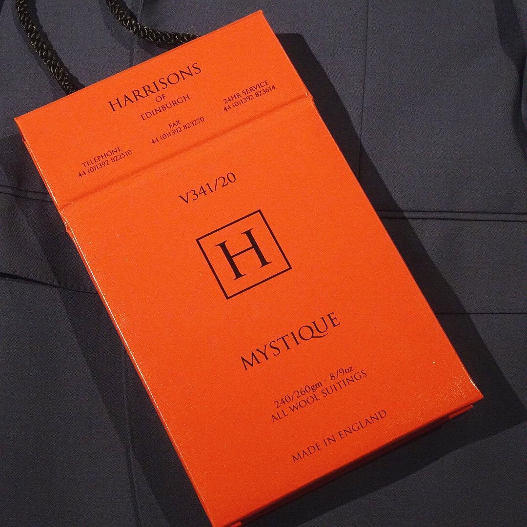 noma56's tweet image. 英国・ハリソンズ MYSTIQUEコレクション、ブルーグレー無地スーツです。

#bespokesuit #harrisonsofedinburgh #ハリソンズスーツ #ブルーグレースーツ #結婚式スーツ #成人式スーツ