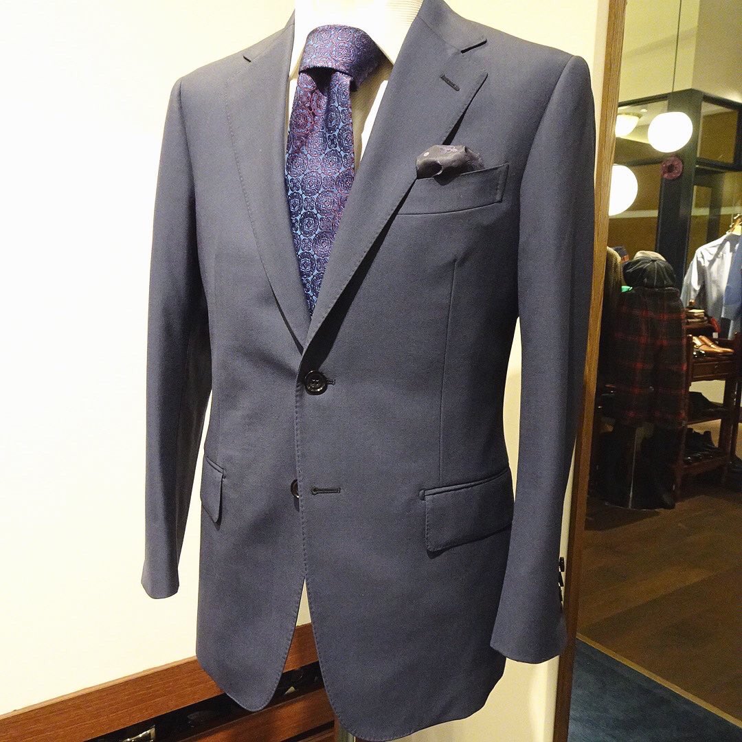 noma56's tweet image. 英国・ハリソンズ MYSTIQUEコレクション、ブルーグレー無地スーツです。

#bespokesuit #harrisonsofedinburgh #ハリソンズスーツ #ブルーグレースーツ #結婚式スーツ #成人式スーツ