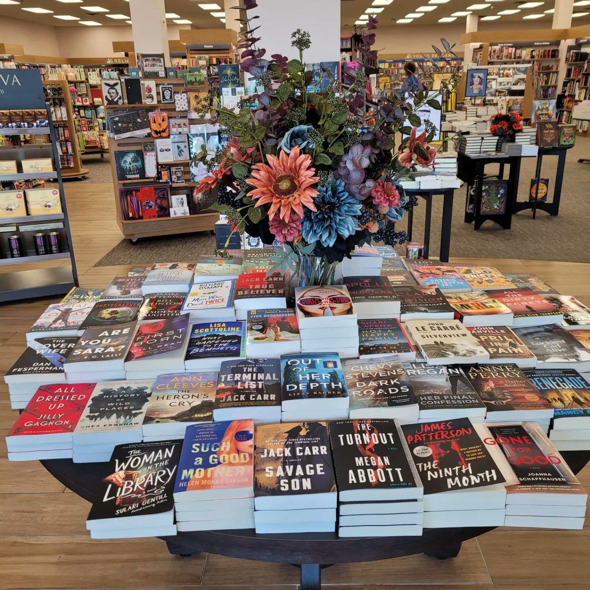 "Fall" into some of these new releases! Don't be "afraid" to come see what's new!
#bnarrowhead #fallbooks #halloweenreads #horror #booksellersrecommend