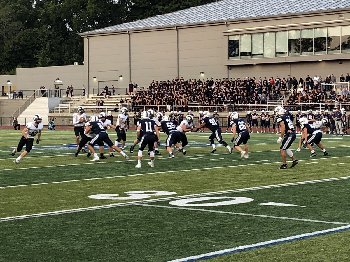 Anthony Molander hits Tommy Kelly on a 45 yard touchdown pass 2:20 into the 1st Quarter. 2 point conversion was successful. 8-0 Marshfield.