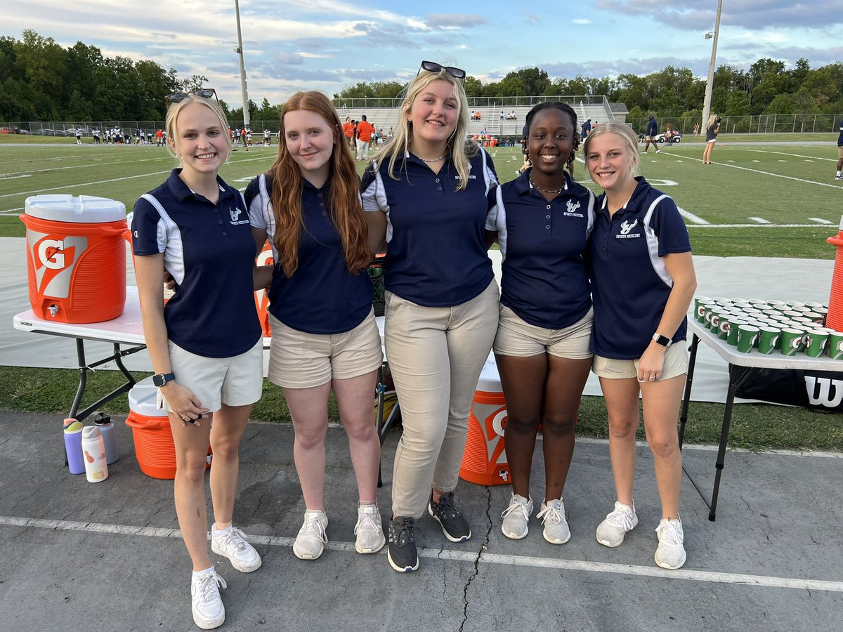 HRHSBoosters's tweet photo. @HRHSatc in the house 
#ladiesatwork
#raisingtheRidge https://t.co/EcLAbLWeNk