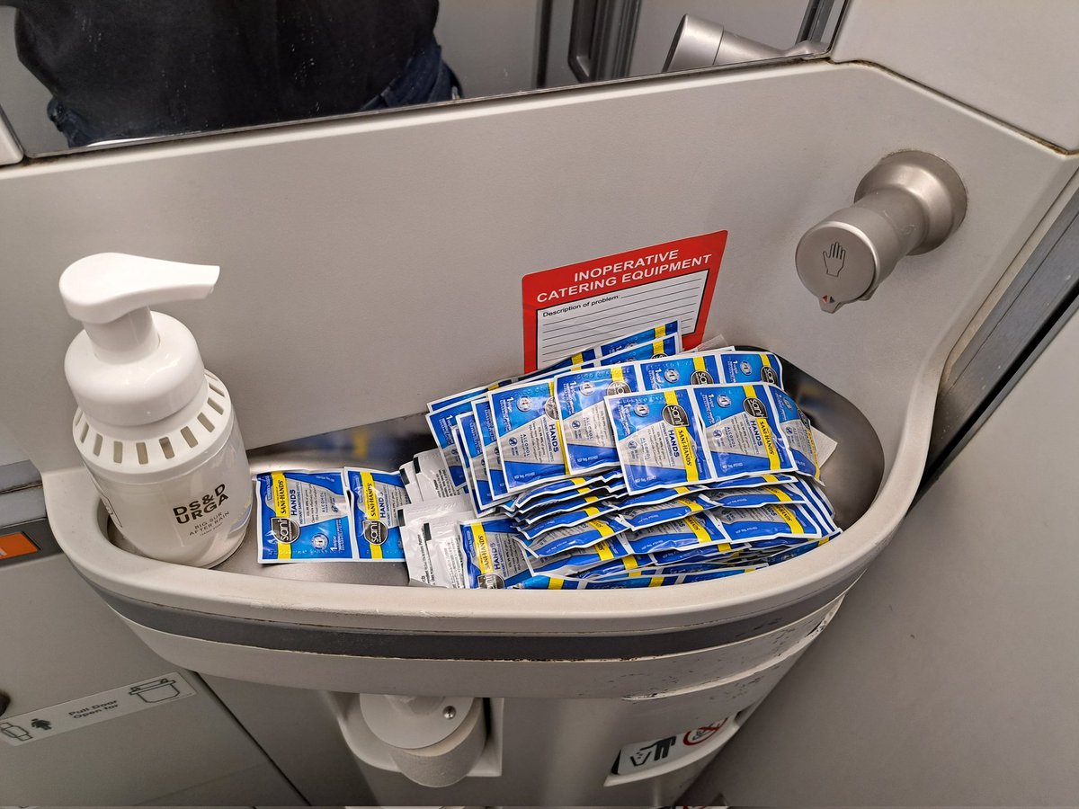 barrosm_blog's tweet photo. @americanair keep your flights on schedule and your planes in working condition! AA2565 Chicago-Miami delayed and restroom w/o Water! #aasucks #AmericanAirlines #americanairlinesucks https://t.co/gD6dzo5ZNf
