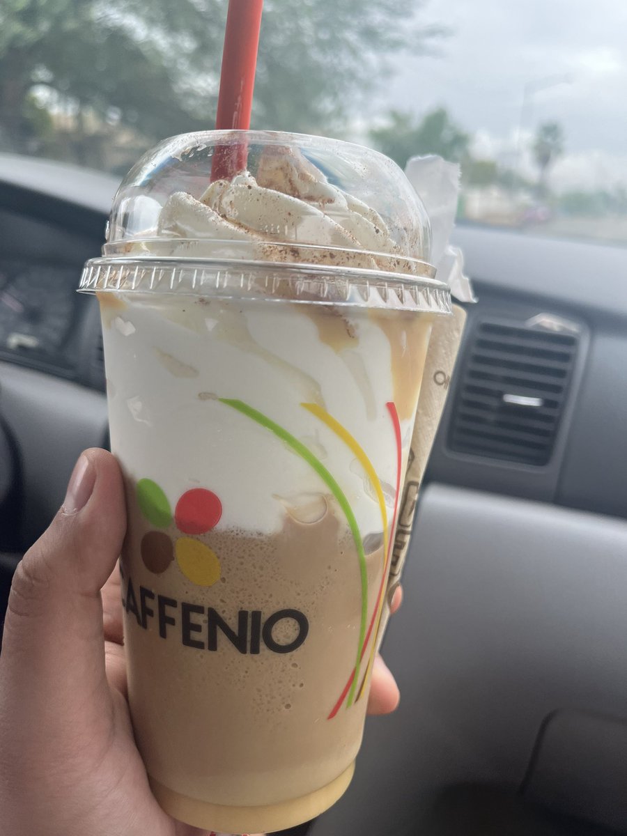 Infini7edeath's tweet photo. Fui a comprar un kfreeze, no medio litro de nieve @caffenio https://t.co/wBShxotsYY