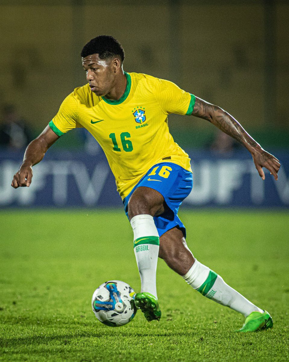 negolara04's tweet photo. Mais um sonho realizado🙏🏾, feliz de mais pela minha estreia com a camisa da seleção e feliz pela vitória🇧🇷🙏🏾

🇧🇷1X0🇺🇾 https://t.co/gHrWoddHDU