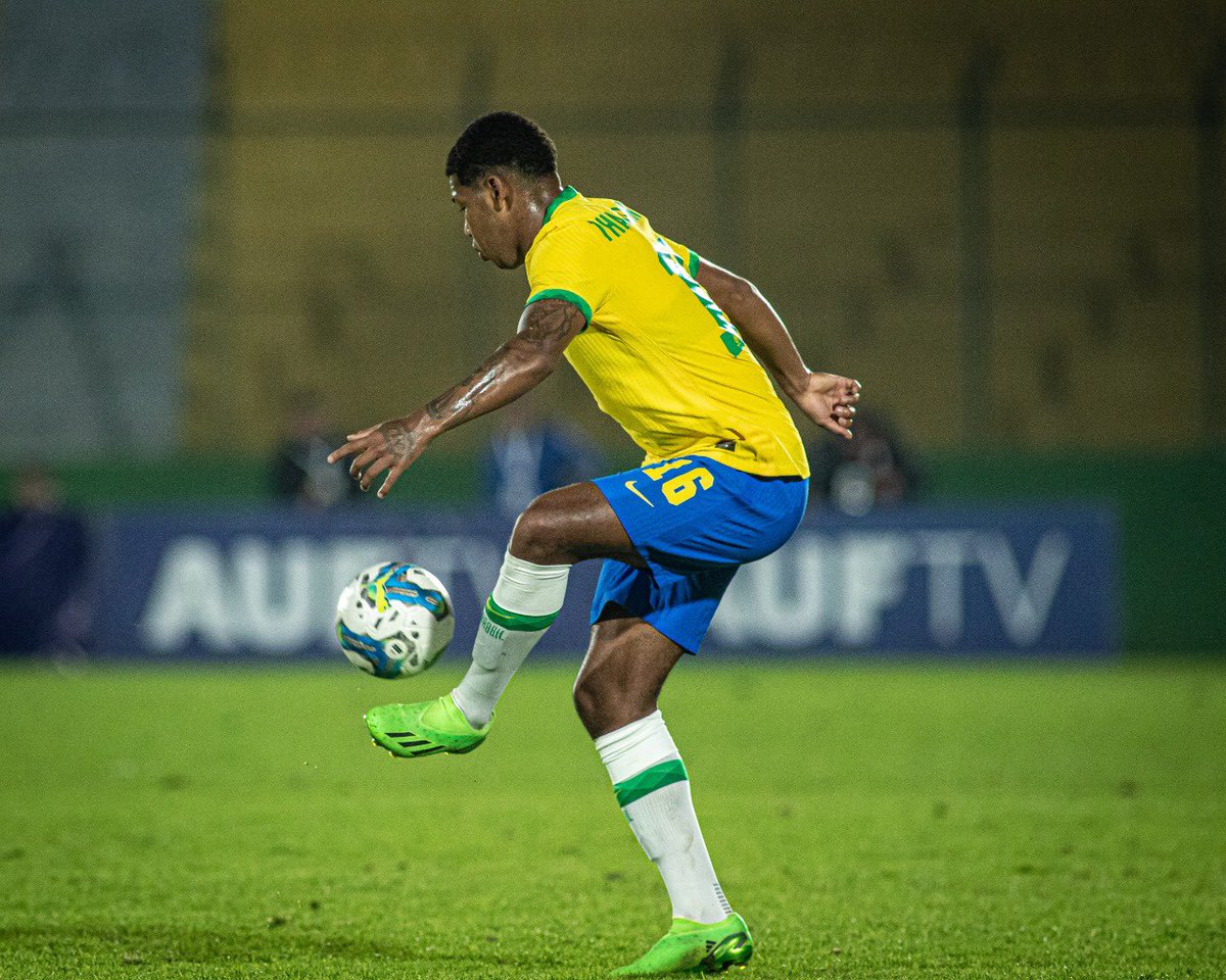 negolara04's tweet photo. Mais um sonho realizado🙏🏾, feliz de mais pela minha estreia com a camisa da seleção e feliz pela vitória🇧🇷🙏🏾

🇧🇷1X0🇺🇾 https://t.co/gHrWoddHDU