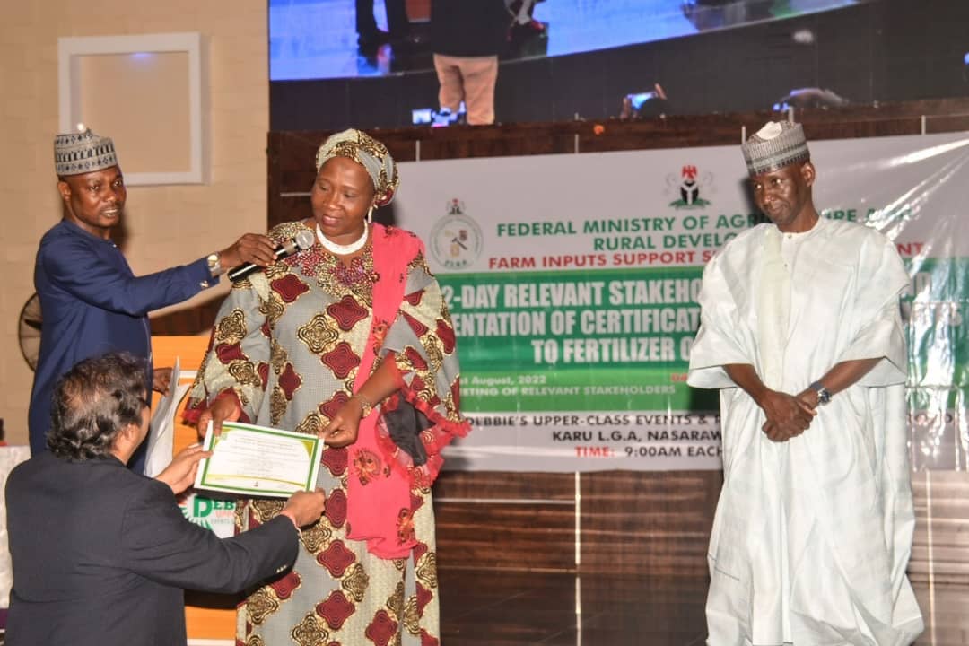 fissinfong's tweet photo. stakeholders’ meeting and stated that it is not only critical but important in the desire &amp; determination to harvest the views of the relevant stakeholders in policy decisions and also issue instruments to the operators to allow them to operate fertilizer business in Nigeria.4/4 https://t.co/c4hJG4UJ70