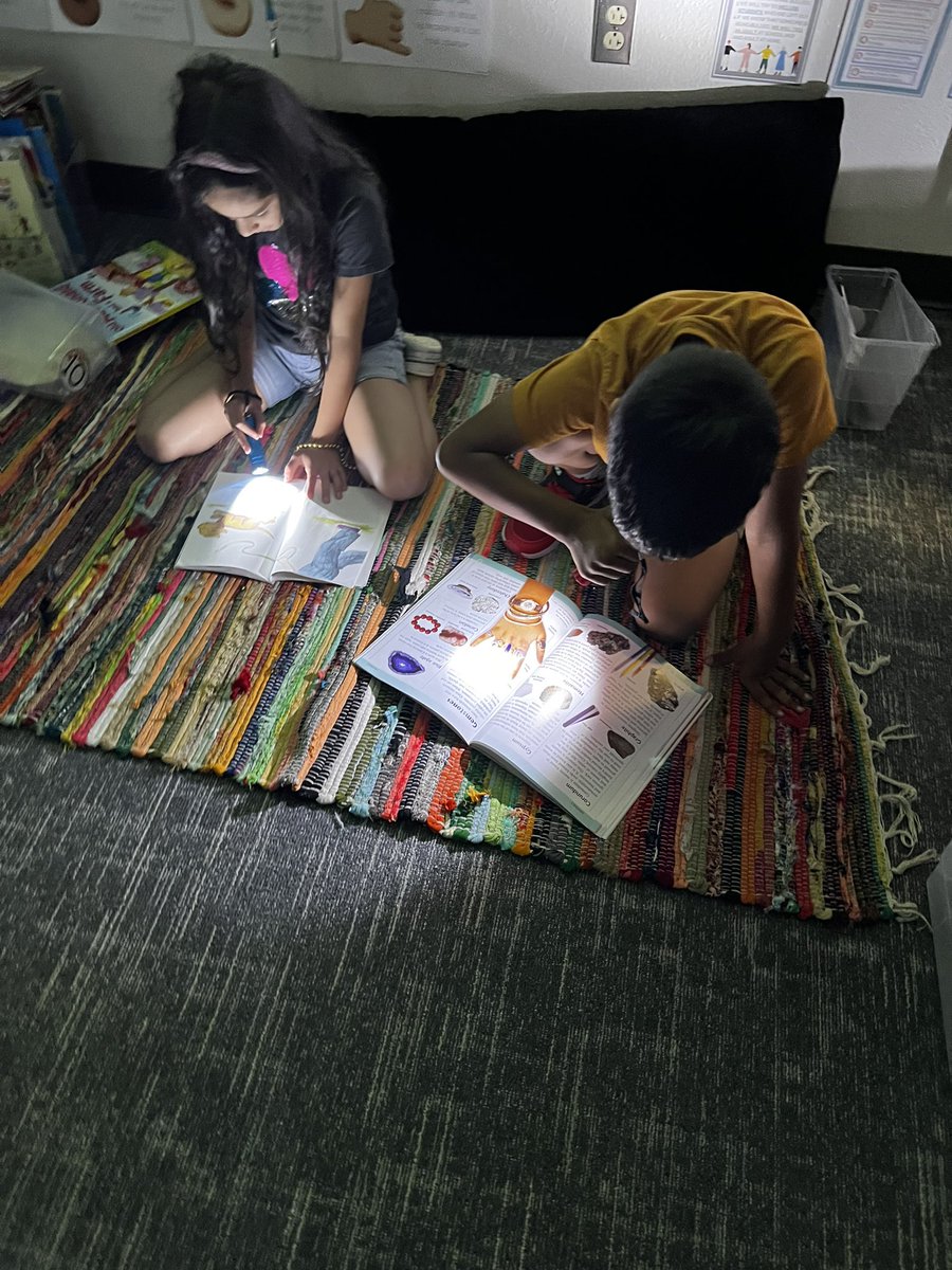 fredsclass22's tweet photo. Thank you parents for contributing to our classroom. Our first graders loved using their flashlights to read in the dark this week! @Robertson_Elem #RESUbuntu @ https://t.co/tMpjX7H7DW