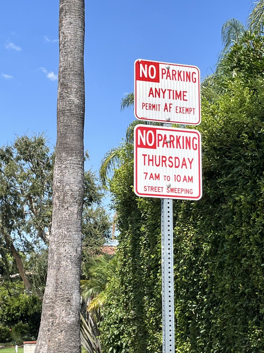IAmAwkwardJess's tweet photo. This street is permitted AF https://t.co/91N2lN7akW