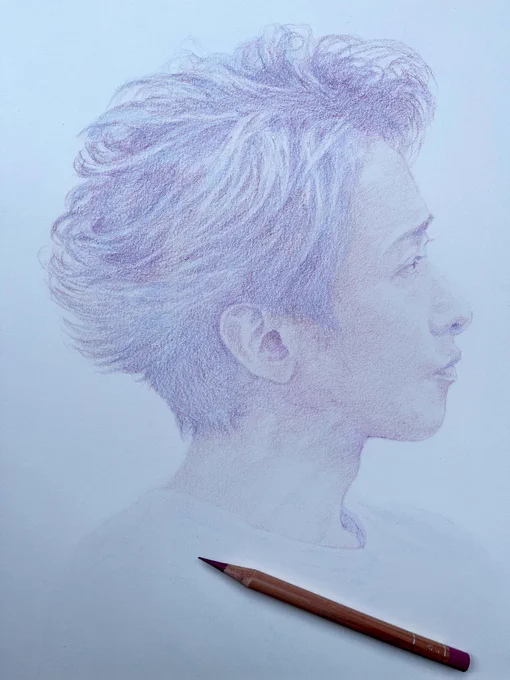 作画中カタチも陰影も薄っすら記憶しているから、画像を見るのも気が急くほど昨夜一気に久しぶりに描く大野くんは、かわいすぎてカッコよくて美しくて泣ける。今夜は中秋の名月だそう空を見上げよう。今日も元気で。大野くんへ。#色鉛筆イラスト #大野智 #drawing 