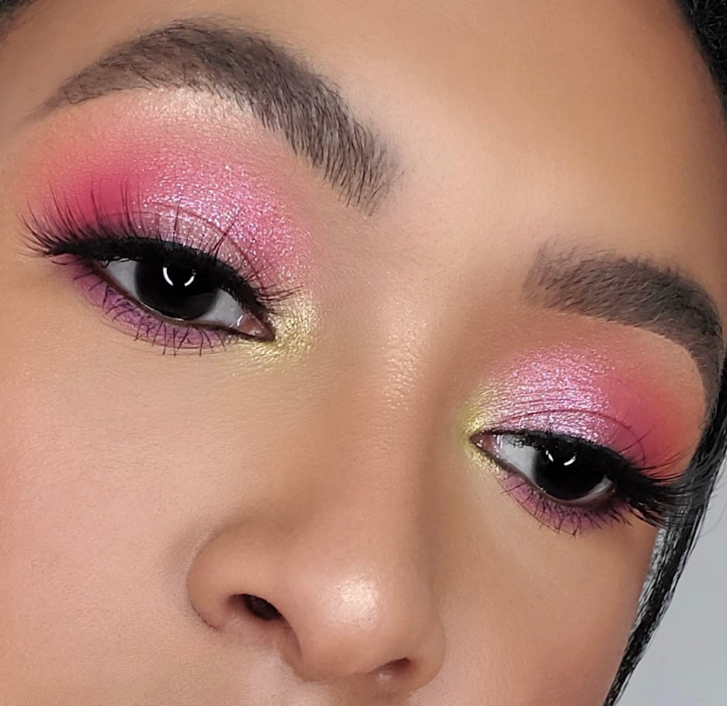 ProfusionCo's tweet photo. We’re feeling the fresh vibes of the season with this flirty flower palette 🌺☀️ @nessalily20 created this look using our Honest Hibiscus palette!
Shop our Blooming Hues collection online 🛍
____________
#ProfusionCosmetics #profusion #beautyproduct #muasfam #makeupf https://t.co/G79QZ5rxHn