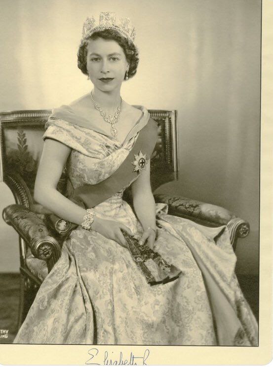 miami_diario's tweet photo. #QueenMD 🇬🇧 | “El mundo recordará durante mucho tiempo su devoción y liderazgo”, dijo Antonio Guterres, secretario general de la ONU, tras el conocimiento de la muerte de la reina Isabel II.
Entérate aquí de lo sucedido. 👉🏼 https://t.co/sbn77DKG7i https://t.co/fF1lQF4OUN
