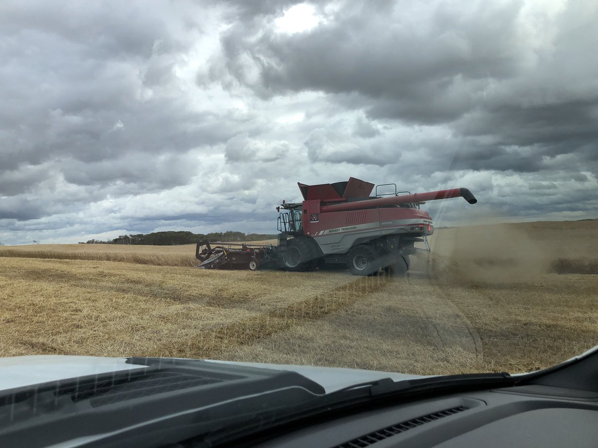 SilverStarAg's tweet photo. We got a happy Massey after a competitor program failed them and left them stranded in the field. #ekotuning saves the day again https://t.co/malLoRODR9