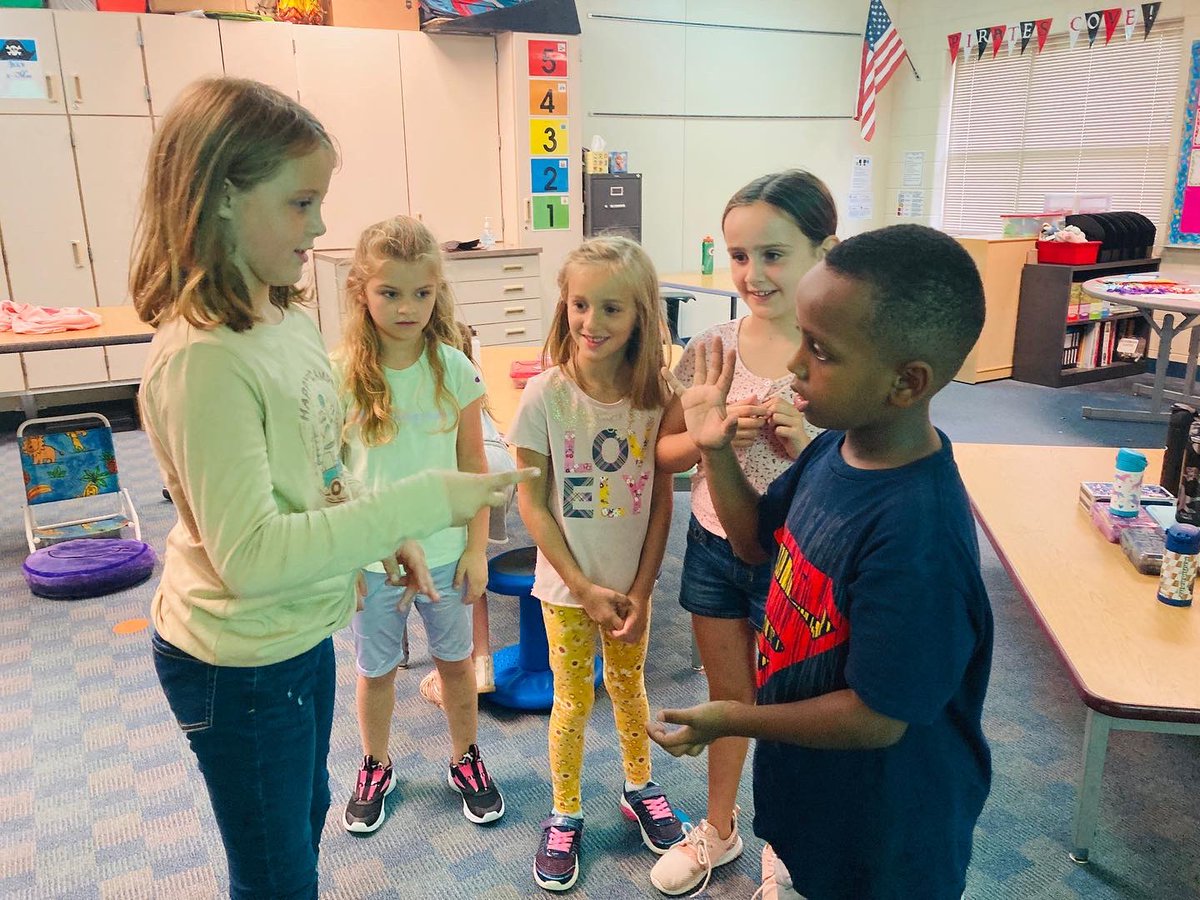 mrsphillippo's tweet photo. Extreme Rock Paper Scissors- played the traditional way, but the loser becomes the cheerleader for the winner, etc until two finalists with crowds of cheerleaders behind them face off! πͺ¨πβοΈ#NPpride #SLPPantherProud https://t.co/pmxVuOssqS