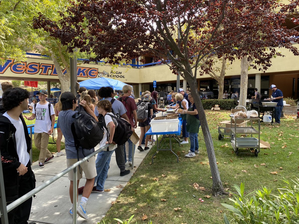 WestlakeHS_CA's tweet photo. Great day in Warrior Country. Ready for our first home football game & Never Forget 9/11 with a Red, White, & Blue themed lunch rally & BBQ (thanks CVUSD Child Nutrition). #WarriorSpirit #WarriorUp #RememberSept11 @ConejoValleyUSD https://t.co/gVrJ9dOxje