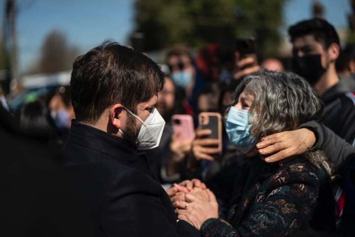 CapuchaCreativa's tweet photo. Asumiste este país con todo en contra: una pandemia, una guerra, la delincuencia en las nubes y el legado de Piñera. Fuiste valiente y dijiste #Seguimos. Por eso #BoricYoTeApoyo #BoricNoEstaSolo Estamos millones con Ud. Presidente @gabrielboric 🇨🇱💜🥰 https://t.co/bojUnupsm8