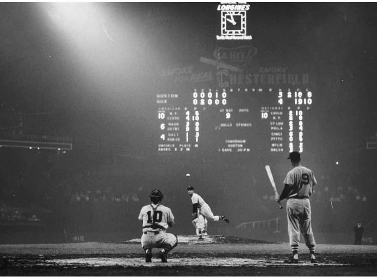 nut_history's tweet photo. This Ted Williams photo will always be top notch. August 23, 1957. Comiskey https://t.co/vM76pXl9QF