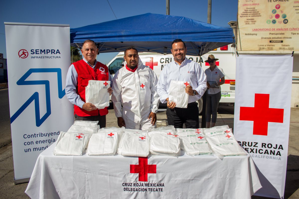 CruzRojaMXBC's tweet photo. Gracias a @SempraInfra_MX  y su Fundación por sumarse y ayudarnos a cumplir nuestra misión de salvar vidas con la entrega de trajes tyvek, los cuales nos permiten estar mejor protegidos. https://t.co/F1E7ELHwZD
