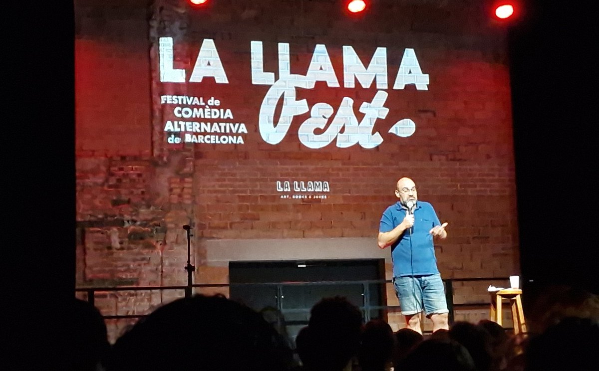 javierburonc's tweet photo. Superbolo de cierre del viernes  en @LaLlamaFest con @IreneIrelanda, Irene Minovas, @massanagranaire, @oyesherman, @afajngold y @Modgi. Cansado, pues hoy ha sido día de curro. Pero disfrutando cual marrano en charca. PD: gracias @Zlonk, @kikegdelariva y cía por el currazo. https://t.co/f4j0uycQEW