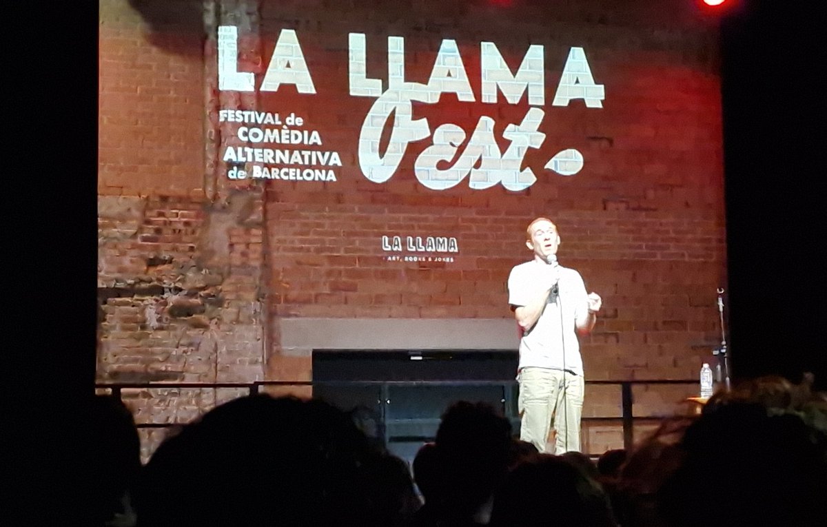 javierburonc's tweet photo. Superbolo de cierre del viernes  en @LaLlamaFest con @IreneIrelanda, Irene Minovas, @massanagranaire, @oyesherman, @afajngold y @Modgi. Cansado, pues hoy ha sido día de curro. Pero disfrutando cual marrano en charca. PD: gracias @Zlonk, @kikegdelariva y cía por el currazo. https://t.co/f4j0uycQEW