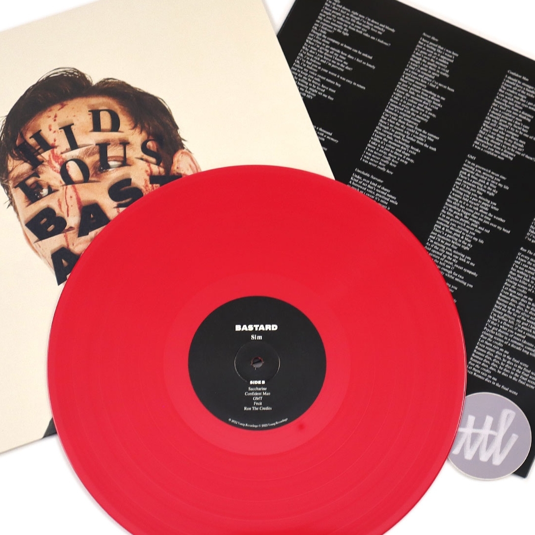 TurntableLab's tweet photo. Oliver Sim / Hideous Bastard (2022)
↘ debut album from @The_xx frontman Oliver Sim, entirely produced by @jamie___xx 🔴 blood red LP now shipping:
⫸ https://t.co/0kMUHsv3cy
@young_ #oliversim #thexx #hideousbastard #jamiexx https://t.co/Rdn49NlXdP