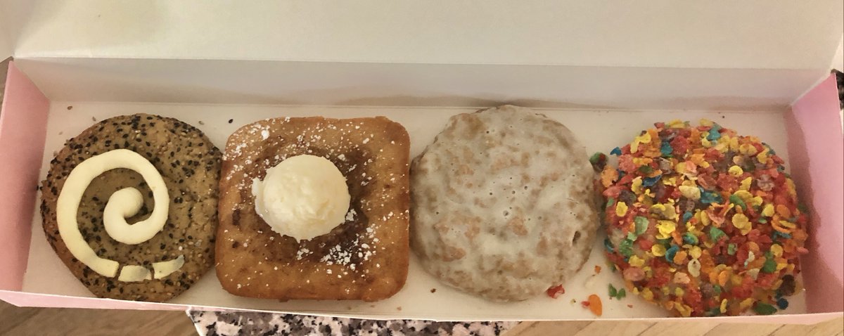 A surprise visit from my former principal! Thank you so much <a href="/DrZapadka/">Nick Zapadka</a> for the special visit at Haycock ES and the best cookies! 🍪🎁