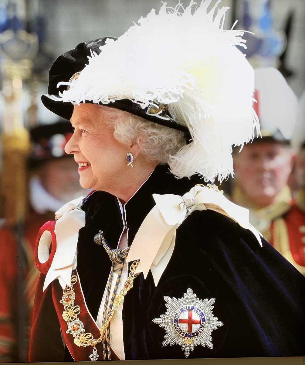 #QueenElizebethhll
#queenelizabeth #regina #uk #royal #TheQueen