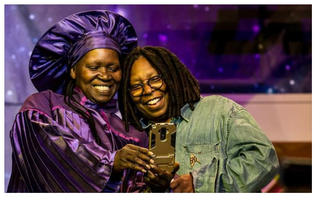 StarTrekFanPage's tweet photo. @NicoleBrettell @WhoopiGoldberg @ArtofTrek @StarTrek @kas777 Can never beat the real thing... 🖖
#TenForward https://t.co/DoQuUVPMoD