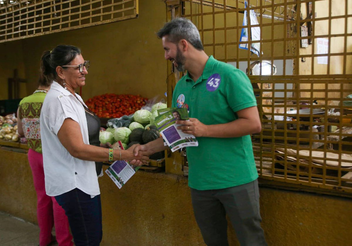 leandrograss's tweet photo. O desenvolvimento que vamos implementar no meu governo vai levar em consideração a importância econômica das feiras do DF para que elas sejam fortalecidas e gerem mais emprego e renda. https://t.co/Mq3unaA6cj